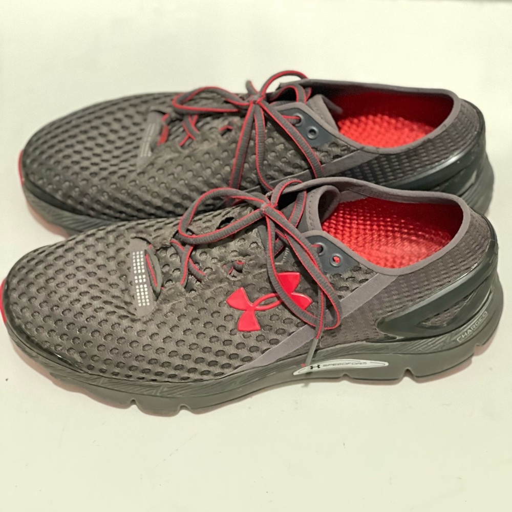 Under Armour Gemini 2 Dark Gray with Red Record Equipped
